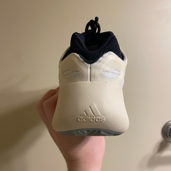 Adidas Yeezy 700 V3 Azael - Picture 6 of 11